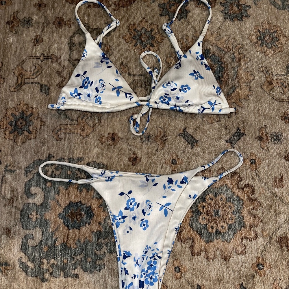 ZAFUL Floral Bikini Set in White and Blue
